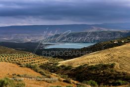 Image du Maroc Professionnelle de  Le Barrage Allal Al Fassi est situé dans la Province de Sefrou sur Oued Sebou avec un volume de stockage de 63.7 Mm3, il contrôle un bassin versant de 5.400 km2. Ce Barrage a été mis en service en 1990. But de l'ouvrage  production d'électricité, irrigation et protection contre les crues, Jeudi 8 septembre 2005. (Photo / Abdeljalil Bounhar) 